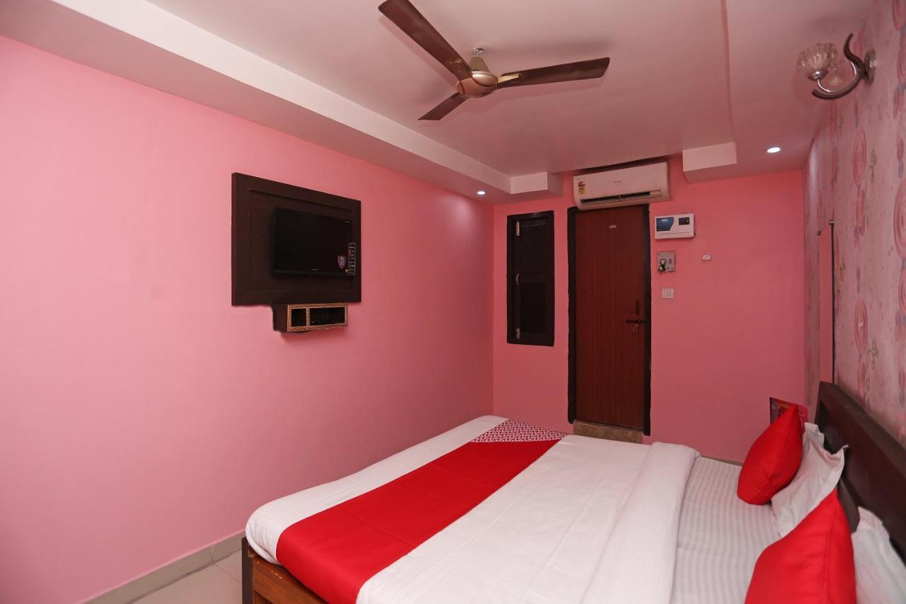 Oyo Hotel New Metro Near Phoenix United לקנאו מראה חיצוני תמונה