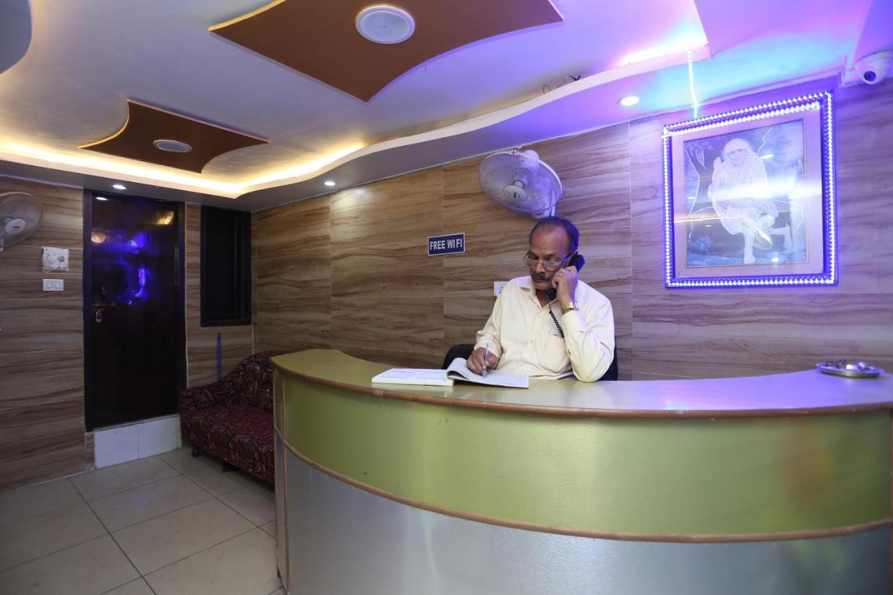Oyo Hotel New Metro Near Phoenix United לקנאו מראה חיצוני תמונה
