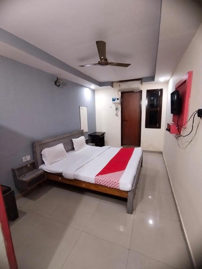 Oyo Hotel New Metro Near Phoenix United לקנאו מראה חיצוני תמונה