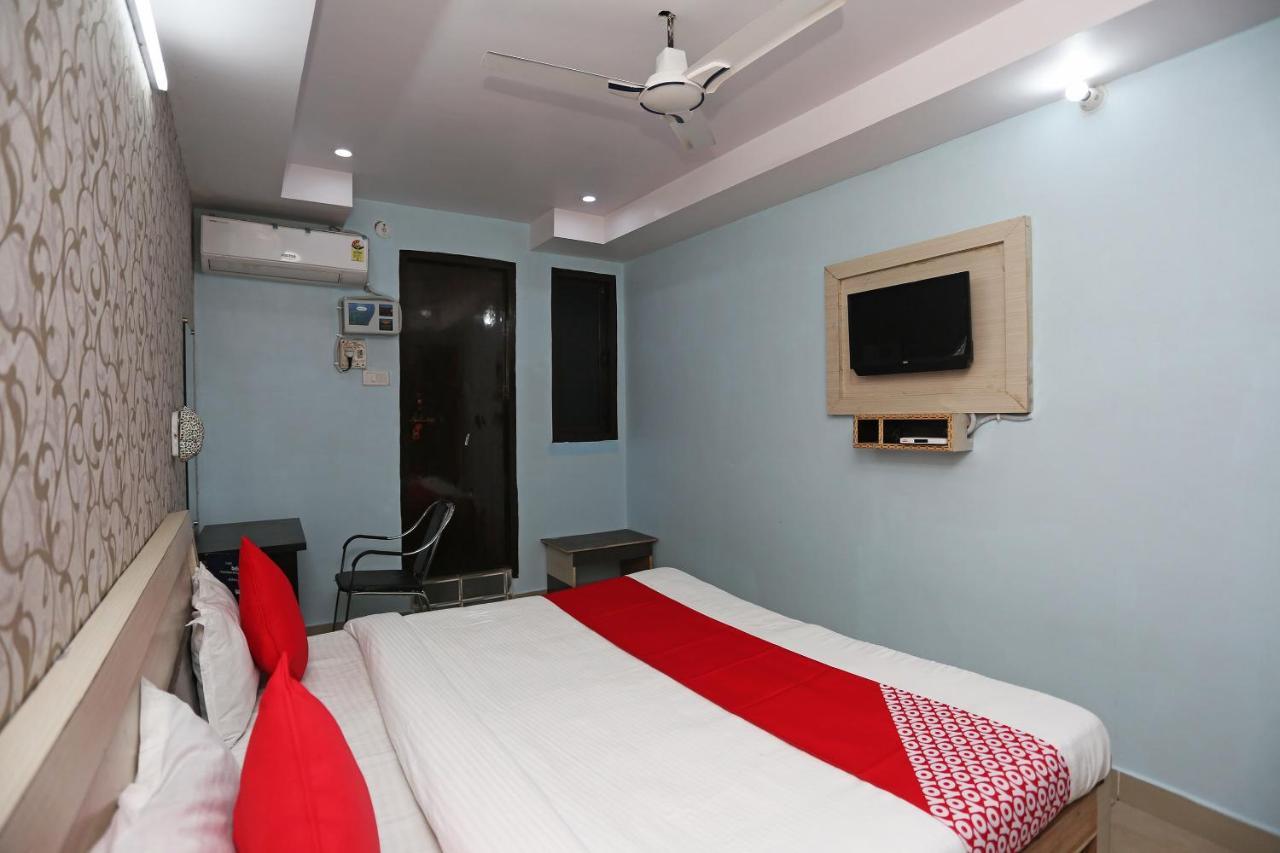 Oyo Hotel New Metro Near Phoenix United לקנאו מראה חיצוני תמונה