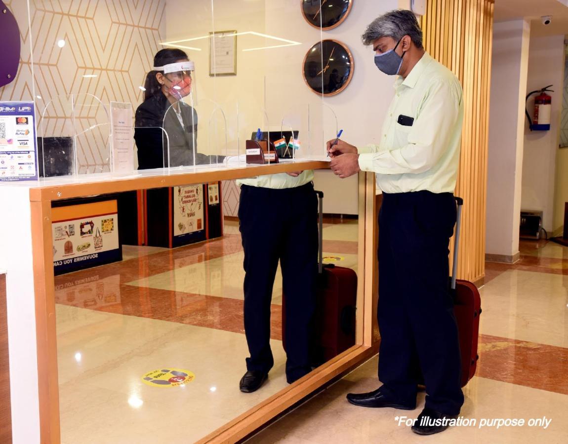 Oyo Hotel New Metro Near Phoenix United לקנאו מראה חיצוני תמונה